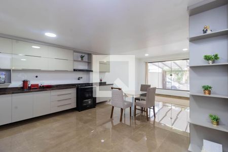 Casa à venda com 240m², 4 quartos e 2 vagasCozinha