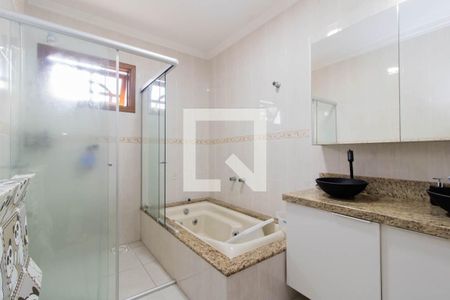 Casa à venda com 240m², 4 quartos e 2 vagasBanheiro da Suíte