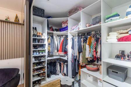 Casa à venda com 240m², 4 quartos e 2 vagasCloset da suíte
