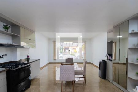 Casa à venda com 240m², 4 quartos e 2 vagasCozinha