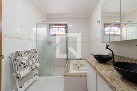 Casa à venda com 240m², 4 quartos e 2 vagasBanheiro da Suíte