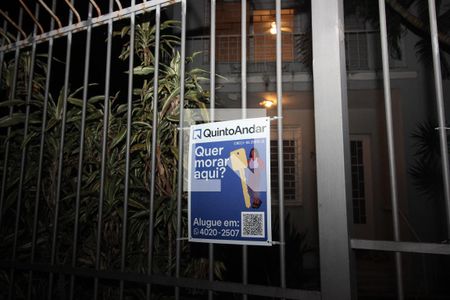 Casa à venda com 70m², 3 quartos e 3 vagas Casa à venda com 70m², 3 quartos e 3 vagasFachada