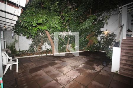 Casa à venda com 70m², 3 quartos e 3 vagas Casa à venda com 70m², 3 quartos e 3 vagasQuintal