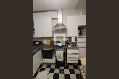 Casa à venda com 70m², 3 quartos e 3 vagas Casa à venda com 70m², 3 quartos e 3 vagasCozinha