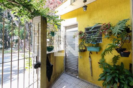 Casa à venda com 75m², 1 quarto e sem vagaQuintal