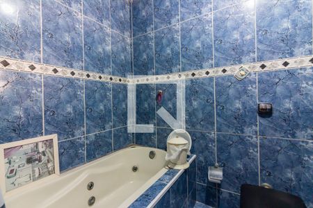 Banheiro da Suíte 1 de casa à venda com 3 quartos, 300m² em Quitaúna, Osasco