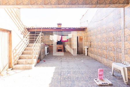 Casa à venda com 300m², 3 quartos e 6 vagasQuintal