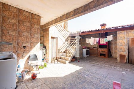 Casa à venda com 300m², 3 quartos e 6 vagasQuintal