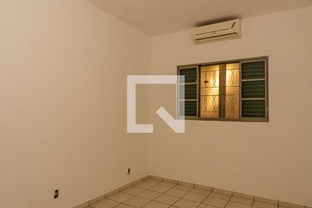 Casa para alugar com 110m², 3 quartos e 3 vagas Casa para alugar com 110m², 3 quartos e 3 vagasQuarto 2