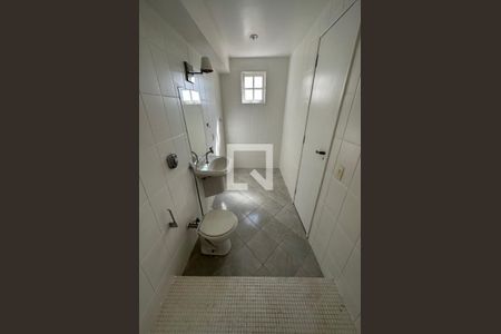 Casa de condomínio à venda com 278m², 4 quartos e 2 vagas Casa de condomínio à venda com 278m², 4 quartos e 2 vagasBanheiro da Suíte 3