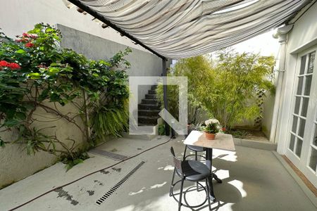 Casa de condomínio à venda com 278m², 4 quartos e 2 vagas Casa de condomínio à venda com 278m², 4 quartos e 2 vagasHall da sala