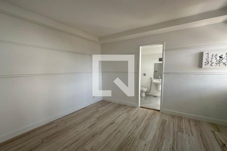 Casa de condomínio à venda com 278m², 4 quartos e 2 vagas Casa de condomínio à venda com 278m², 4 quartos e 2 vagasSuíte 3