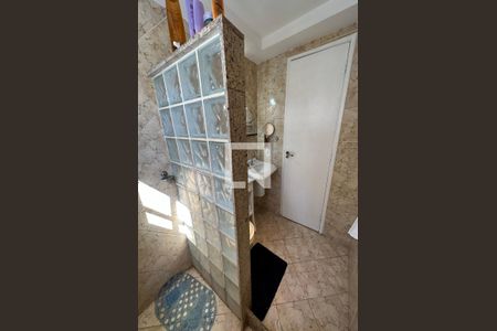 Casa de condomínio à venda com 278m², 4 quartos e 2 vagas Casa de condomínio à venda com 278m², 4 quartos e 2 vagasBanheiro da Suíte 1