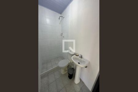 Casa de condomínio à venda com 278m², 4 quartos e 2 vagas Casa de condomínio à venda com 278m², 4 quartos e 2 vagasBanheiro da garagem