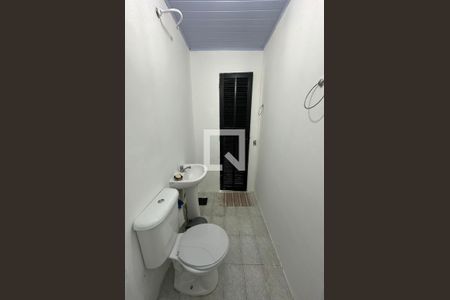 Casa de condomínio à venda com 278m², 4 quartos e 2 vagas Casa de condomínio à venda com 278m², 4 quartos e 2 vagasBanheiro da garagem