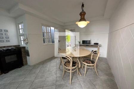 Casa de condomínio à venda com 278m², 4 quartos e 2 vagas Casa de condomínio à venda com 278m², 4 quartos e 2 vagasCozinha