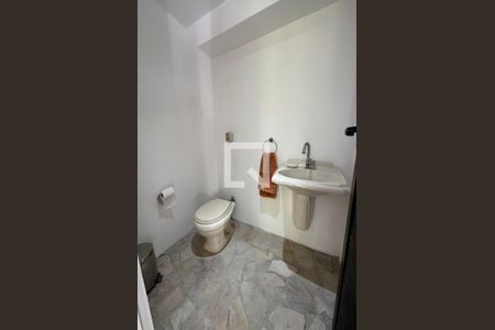 Casa de condomínio à venda com 278m², 4 quartos e 2 vagas Casa de condomínio à venda com 278m², 4 quartos e 2 vagasBanheiro da área de lazer