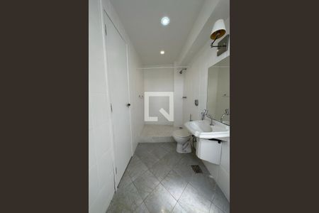 Casa de condomínio à venda com 278m², 4 quartos e 2 vagas Casa de condomínio à venda com 278m², 4 quartos e 2 vagasBanheiro da Suíte 3