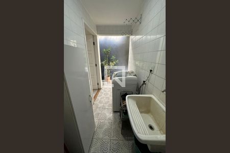 Casa de condomínio à venda com 278m², 4 quartos e 2 vagas Casa de condomínio à venda com 278m², 4 quartos e 2 vagasÁrea de Serviço