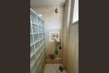 Casa de condomínio à venda com 278m², 4 quartos e 2 vagas Casa de condomínio à venda com 278m², 4 quartos e 2 vagasBanheiro da Suíte 2