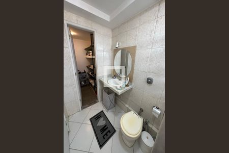 Casa de condomínio à venda com 278m², 4 quartos e 2 vagas Casa de condomínio à venda com 278m², 4 quartos e 2 vagasBanheiro da Suíte 2