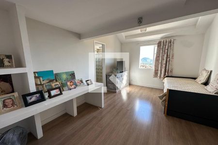 Casa de condomínio à venda com 278m², 4 quartos e 2 vagas Casa de condomínio à venda com 278m², 4 quartos e 2 vagasSuíte 2