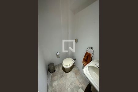 Casa de condomínio à venda com 278m², 4 quartos e 2 vagas Casa de condomínio à venda com 278m², 4 quartos e 2 vagasBanheiro da área de lazer