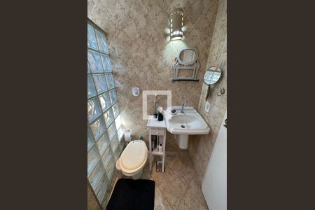 Casa de condomínio à venda com 278m², 4 quartos e 2 vagas Casa de condomínio à venda com 278m², 4 quartos e 2 vagasBanheiro da Suíte 1