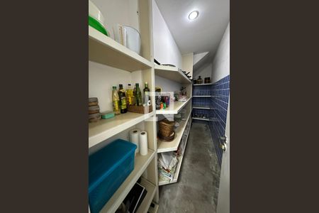 Casa de condomínio à venda com 278m², 4 quartos e 2 vagas Casa de condomínio à venda com 278m², 4 quartos e 2 vagasDespensa