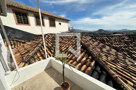 Casa de condomínio à venda com 278m², 4 quartos e 2 vagas Casa de condomínio à venda com 278m², 4 quartos e 2 vagasVaranda da suíte 4