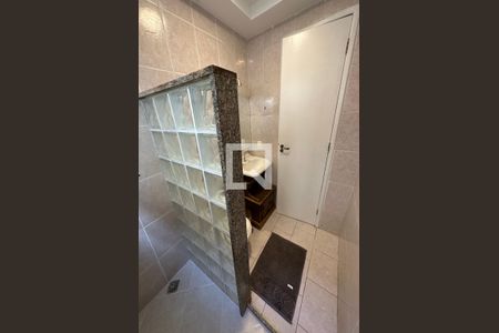 Casa de condomínio à venda com 278m², 4 quartos e 2 vagas Casa de condomínio à venda com 278m², 4 quartos e 2 vagasBanheiro da Suíte 4