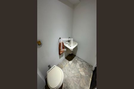 Casa de condomínio à venda com 278m², 4 quartos e 2 vagas Casa de condomínio à venda com 278m², 4 quartos e 2 vagasBanheiro da área de lazer