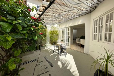 Casa de condomínio à venda com 278m², 4 quartos e 2 vagas Casa de condomínio à venda com 278m², 4 quartos e 2 vagasHall da sala