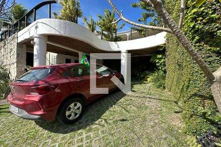 Casa de condomínio à venda com 278m², 4 quartos e 2 vagas Casa de condomínio à venda com 278m², 4 quartos e 2 vagasGaragem