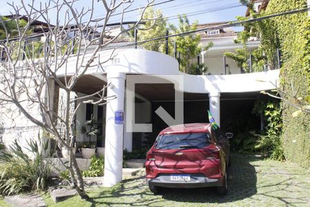 Casa de condomínio à venda com 278m², 4 quartos e 2 vagasFachada, Plaquinha e garagem
