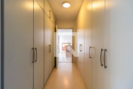 Casa de condomínio à venda com 600m², 3 quartos e 6 vagasSuíte 1