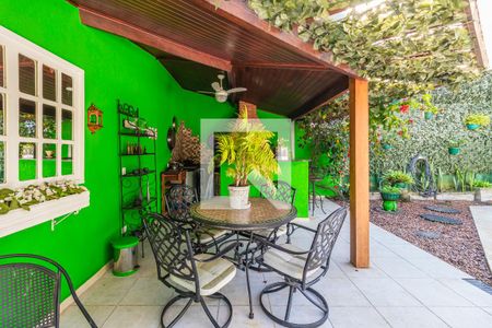 Casa de condomínio à venda com 600m², 3 quartos e 6 vagasQuintal