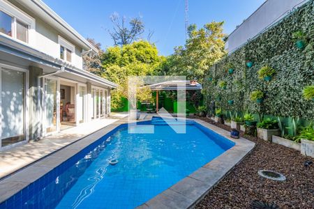 Casa de condomínio à venda com 600m², 3 quartos e 6 vagasQuintal