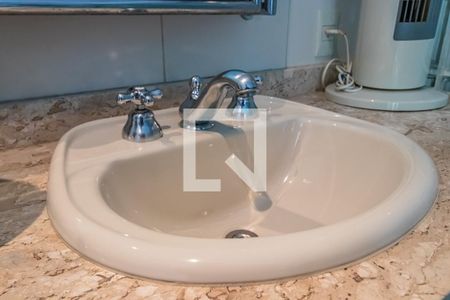 Casa de condomínio à venda com 600m², 3 quartos e 6 vagasBanheiro da Suíte 1