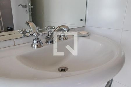 Casa de condomínio à venda com 600m², 3 quartos e 6 vagasBanheiro da Suíte 2