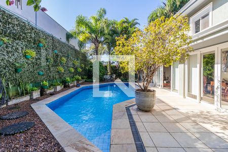 Casa de condomínio à venda com 600m², 3 quartos e 6 vagasQuintal