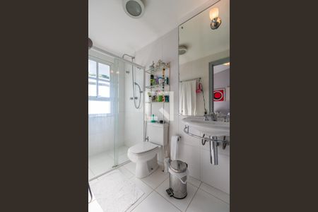 Casa de condomínio à venda com 600m², 3 quartos e 6 vagasBanheiro da Suíte 2