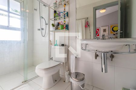 Casa de condomínio à venda com 600m², 3 quartos e 6 vagasBanheiro da Suíte 2