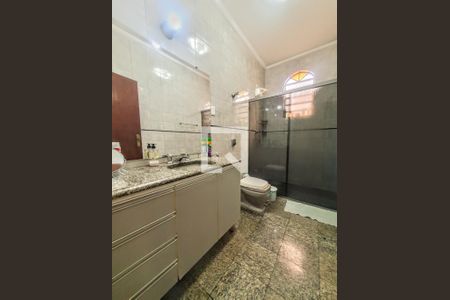 Banheiro de casa à venda com 5 quartos, 258m² em Planalto, Belo Horizonte