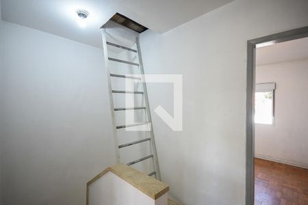Casa à venda com 125m², 4 quartos e 2 vagas Casa à venda com 125m², 4 quartos e 2 vagasCorredor
