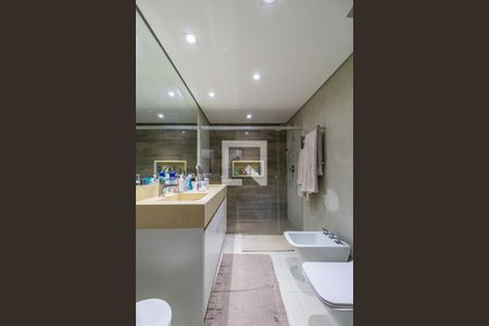 Banheiro da Suíte de apartamento à venda com 3 quartos, 162m² em Alphaville Industrial, Barueri