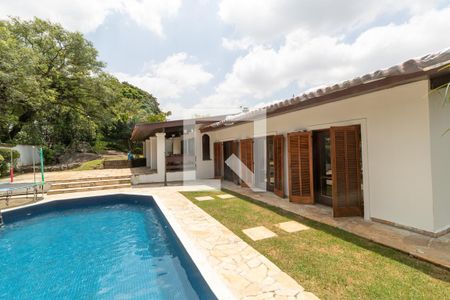 Casa à venda com 450m², 6 quartos e 7 vagas Casa à venda com 450m², 6 quartos e 7 vagasPiscina