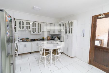 Casa à venda com 450m², 6 quartos e 7 vagas Casa à venda com 450m², 6 quartos e 7 vagasCozinha