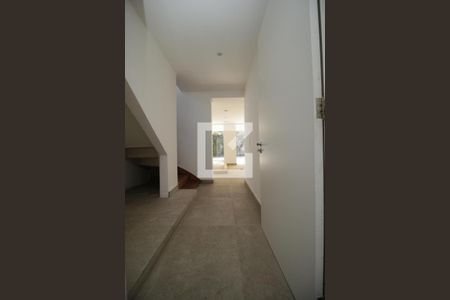 Casa à venda com 280m², 3 quartos e 2 vagasCorredor Escada