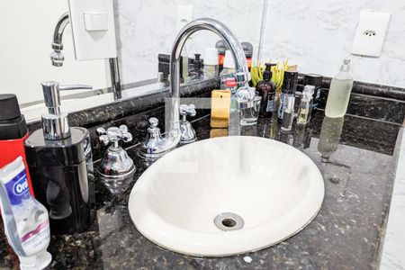 Casa à venda com 330m², 3 quartos e 6 vagasBanheiro da suíte 1